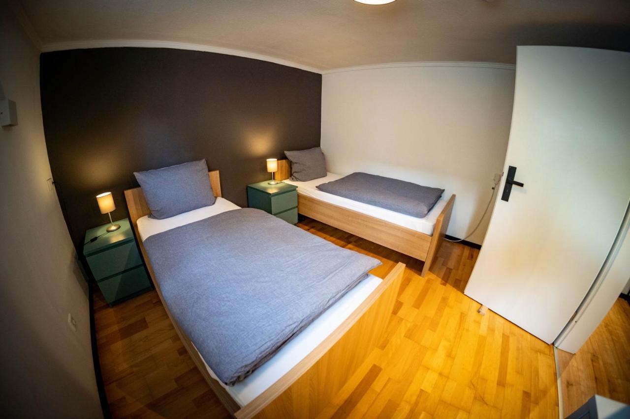 Gemuetliche 2-Zimmer Souterrain Wohnung Дюссельдорф Экстерьер фото