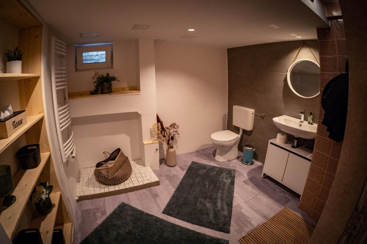 Gemuetliche 2-Zimmer Souterrain Wohnung Дюссельдорф Экстерьер фото